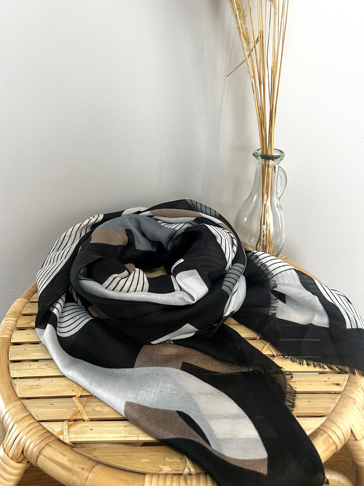 Hannah scarf, black