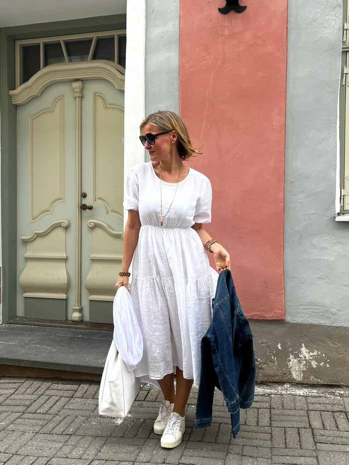 Alexandra -pellavamekko, valkoinen