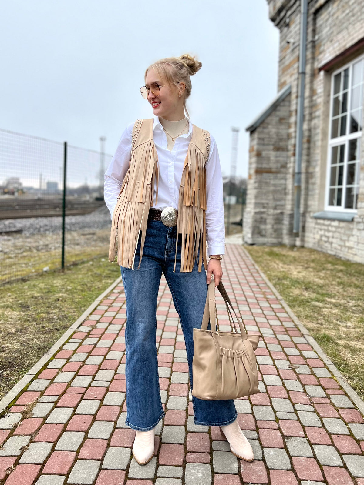 Meg fringe vest, sand