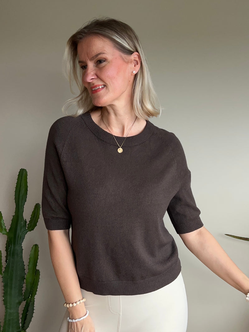 Anna -neule, tummanruskea