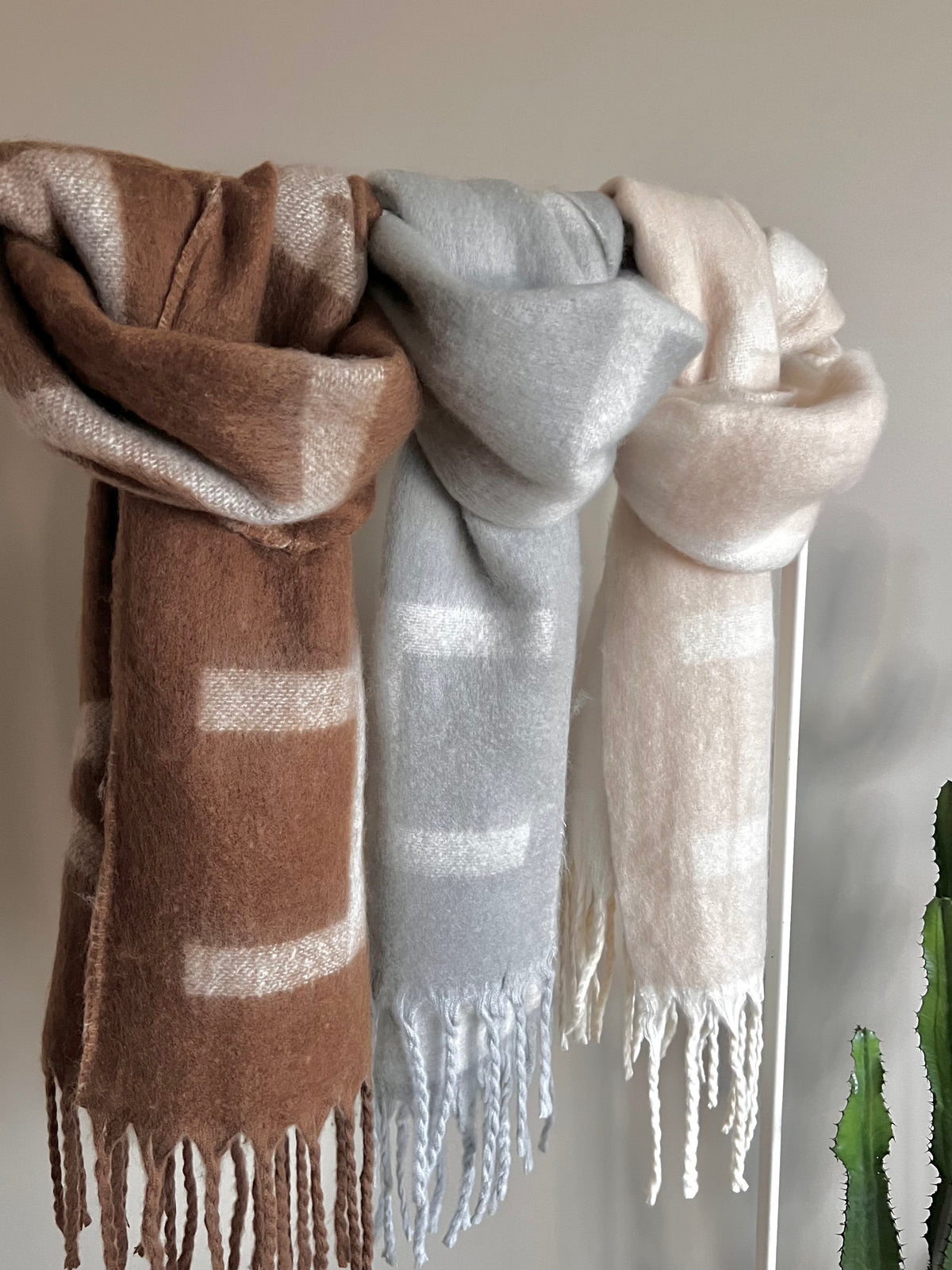 Happy scarf, light grey