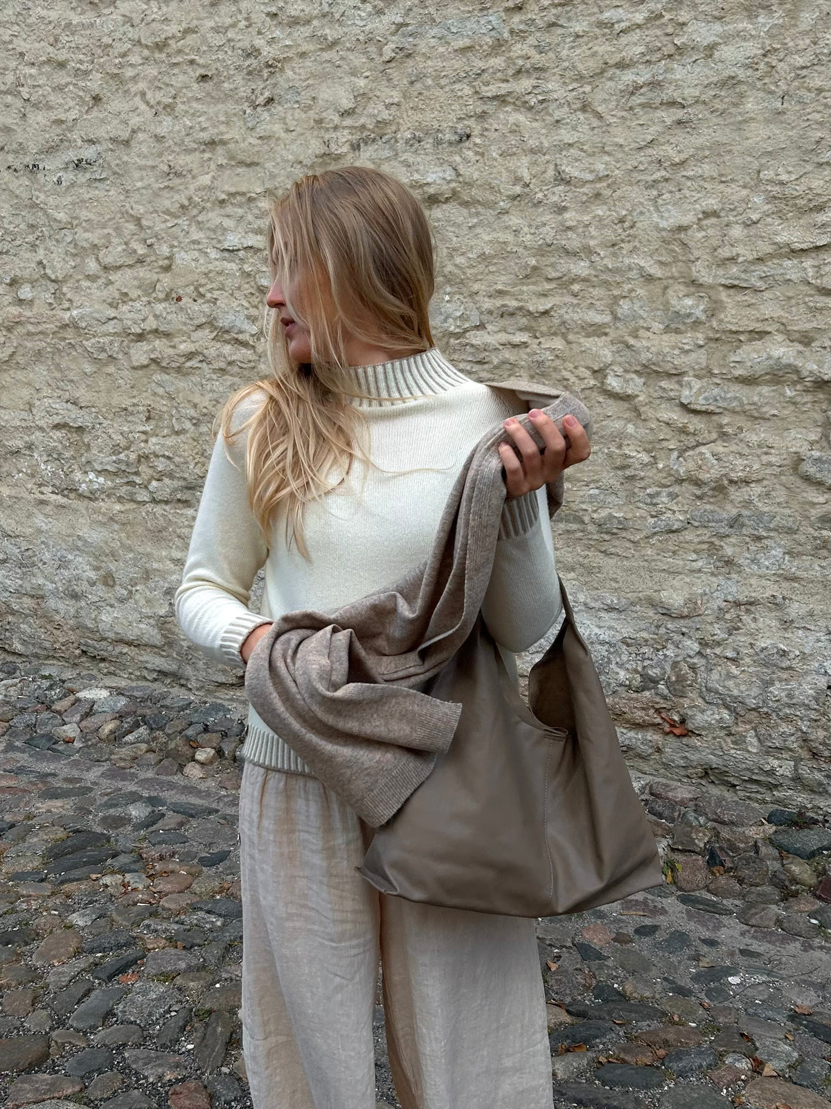 Amalia sweater, oat milk 