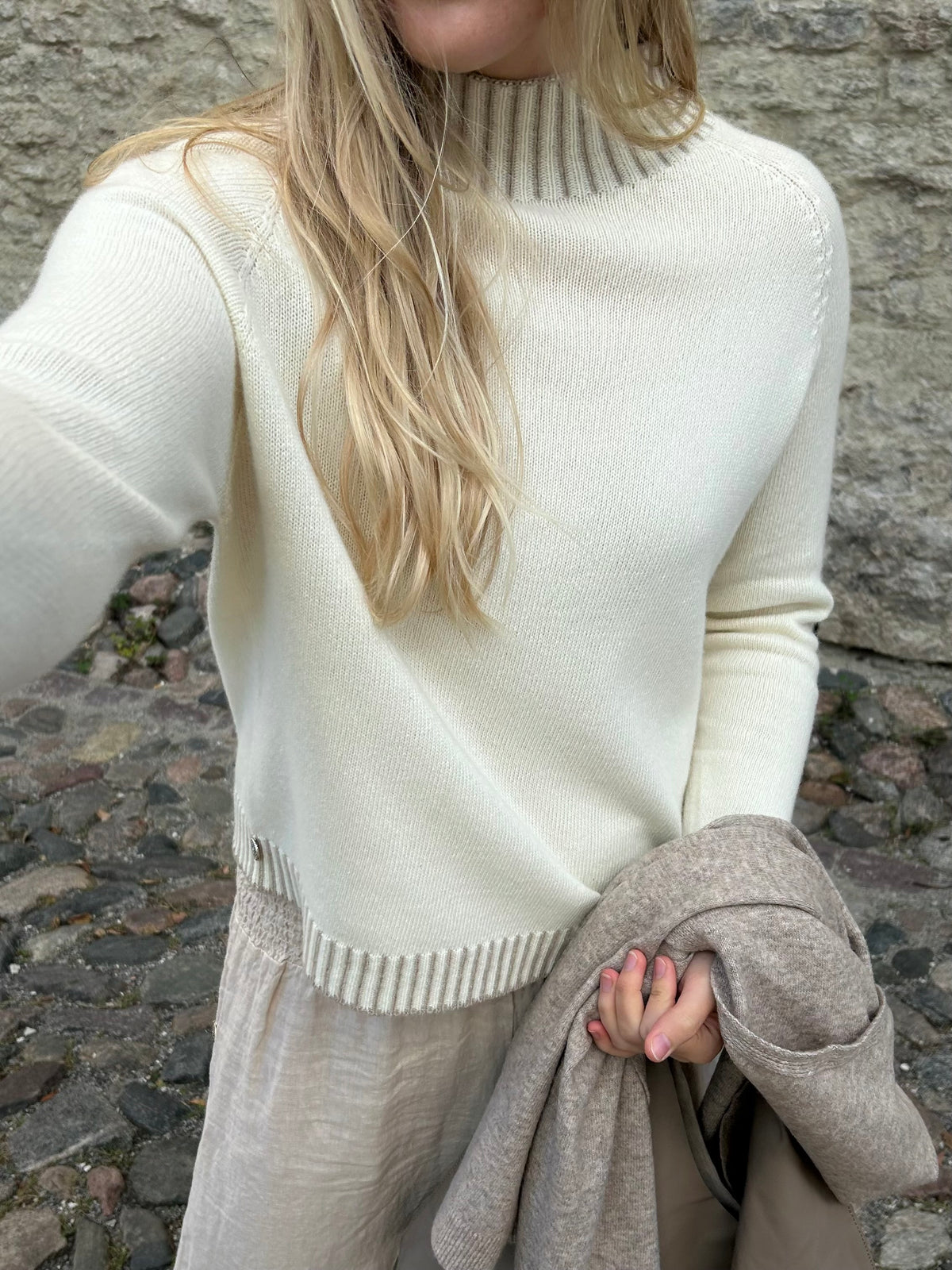 Amalia sweater, oat milk 