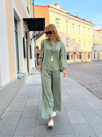 Garda silk viscose trousers, light olive