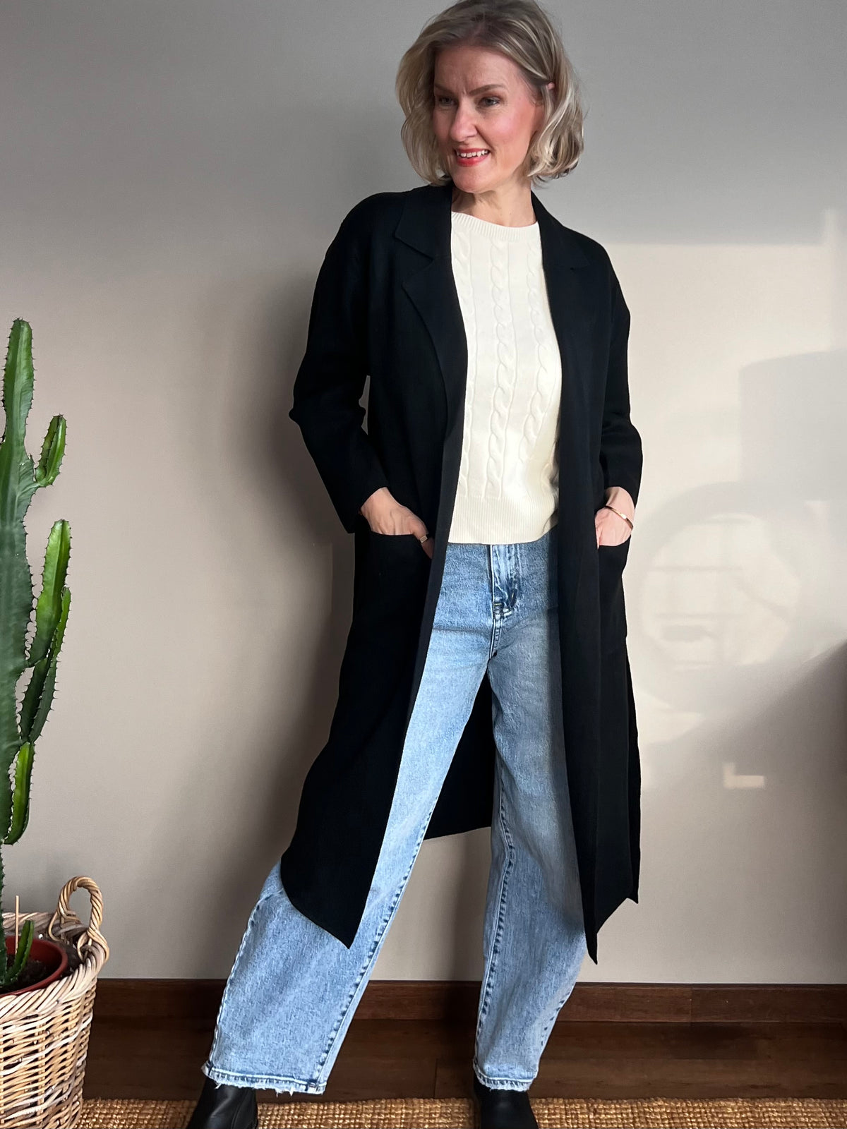 Paola -neuletrenssi, musta