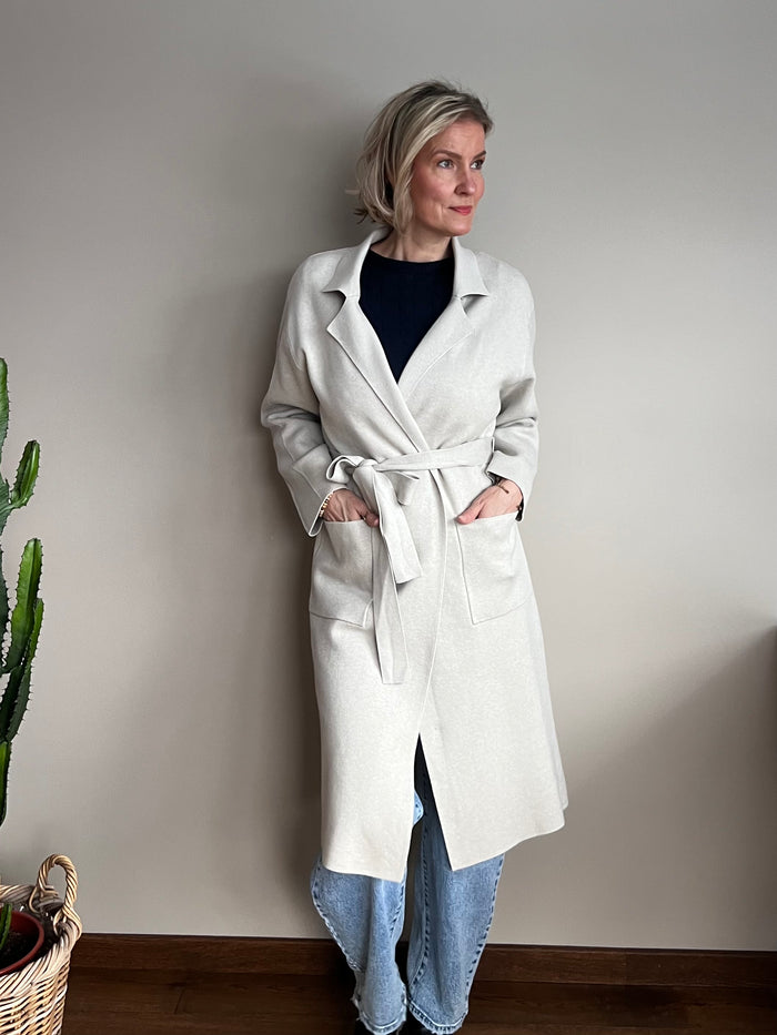 Paola -neuletrenssi, kitti