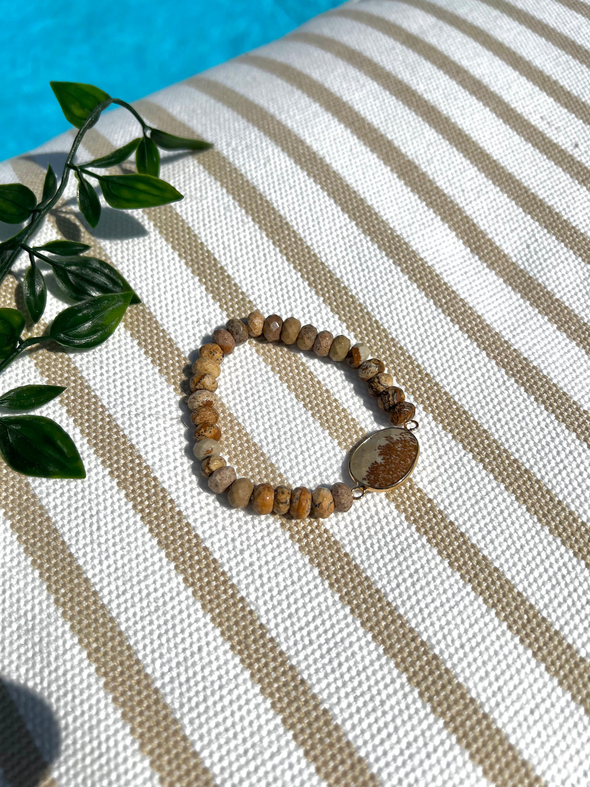 Carina bracelet, brown