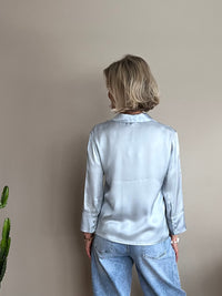 Emily -satiinipaita, vaaleansininen