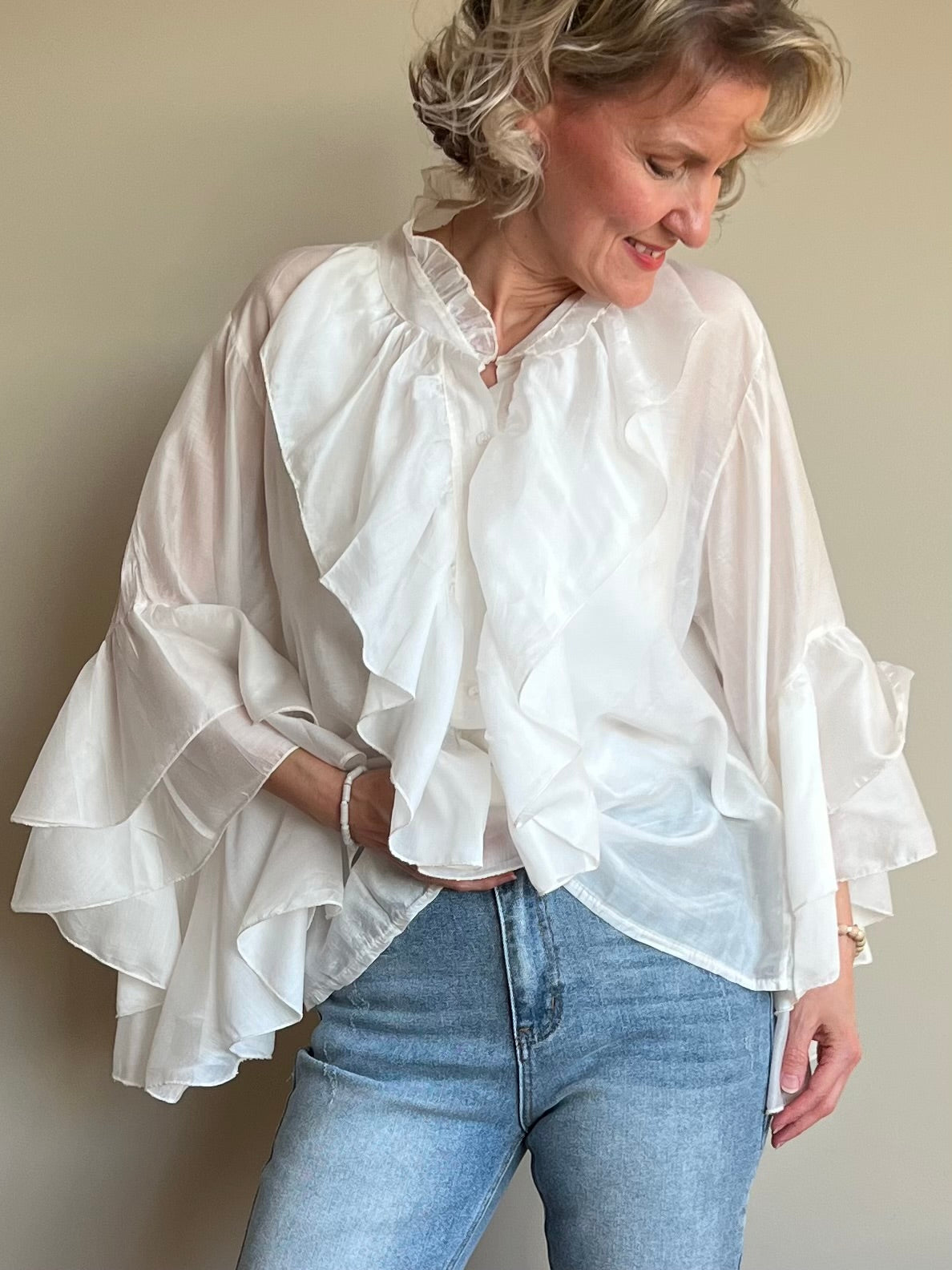 Gemma -röyhelöpaita, luonnonvalkoinen