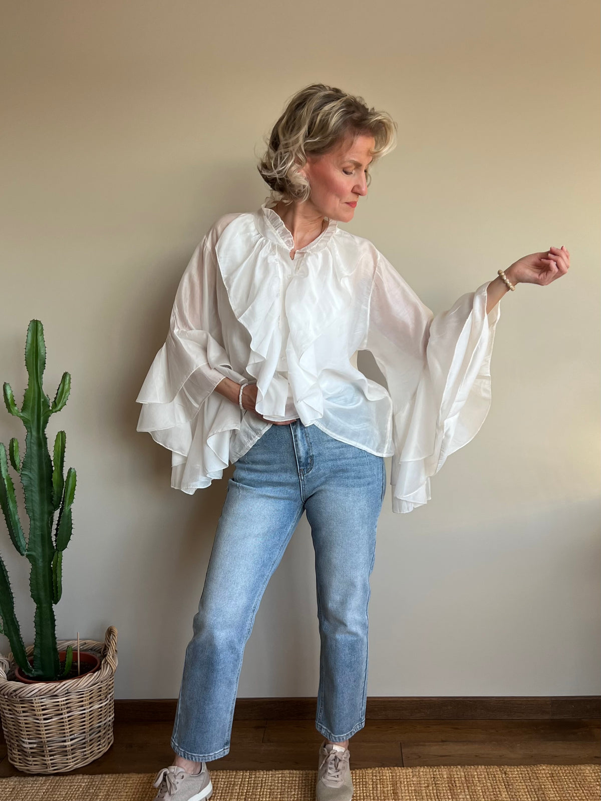 Gemma -röyhelöpaita, luonnonvalkoinen