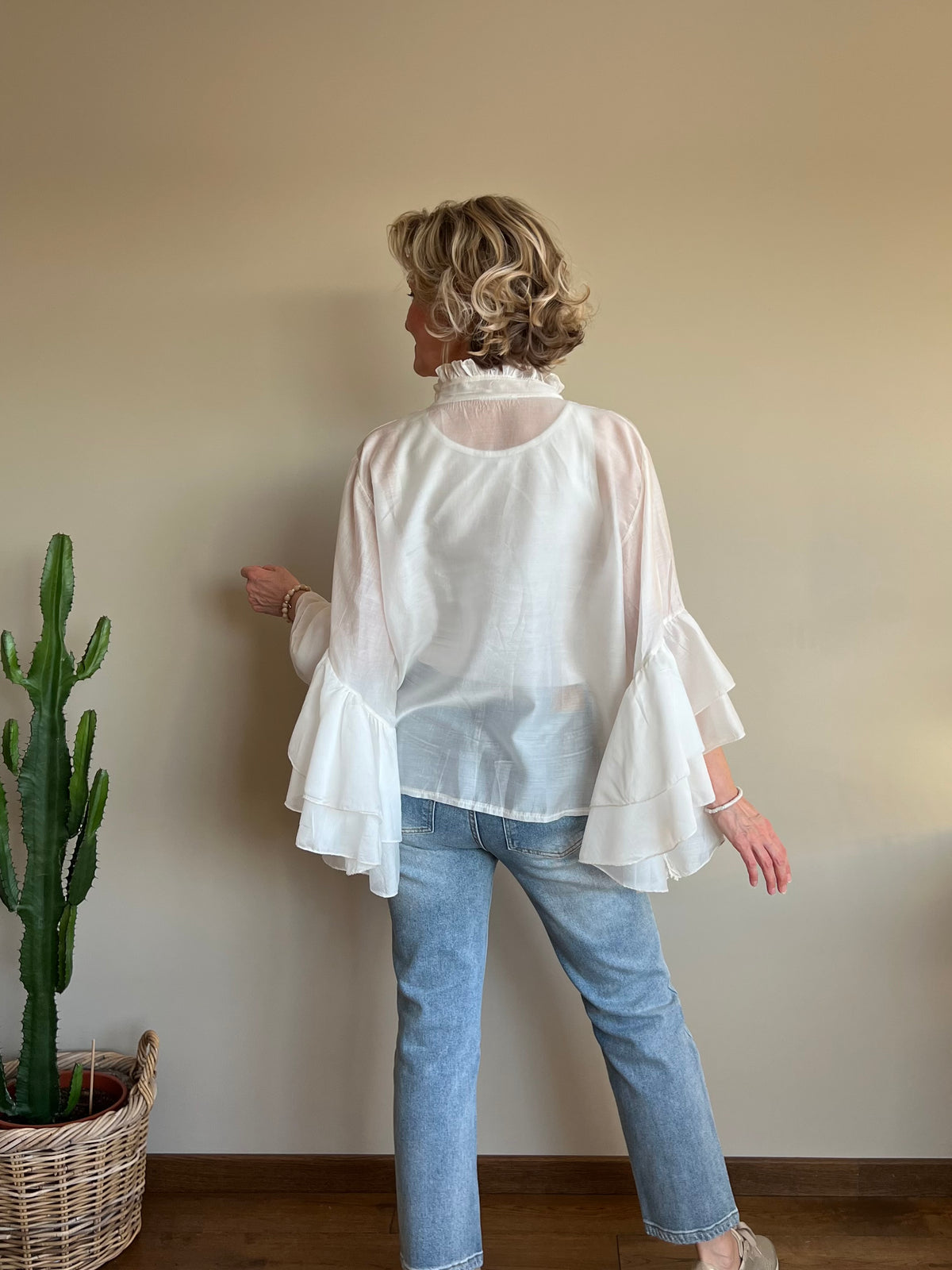 Gemma -röyhelöpaita, luonnonvalkoinen