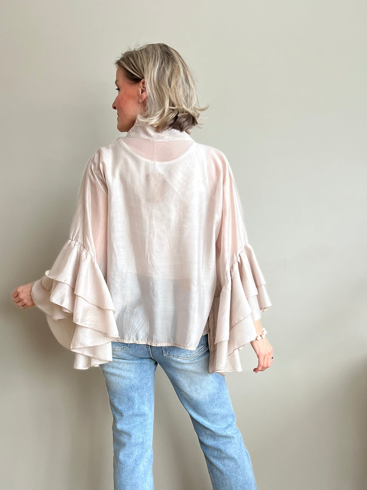 Gemma -röyhelöpaita, vaalea taupe