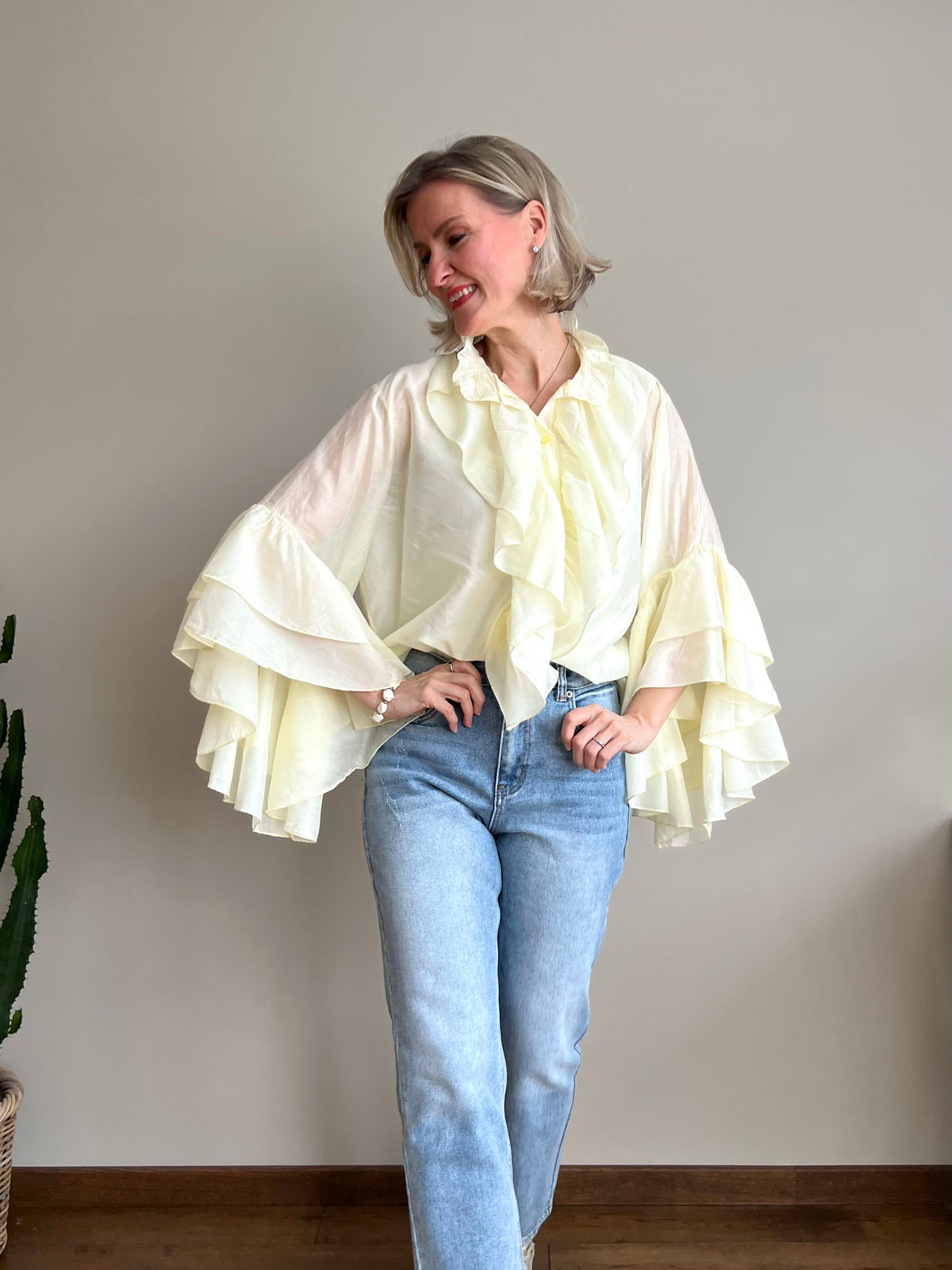 Gemma -röyhelöpaita, vaalea keltainen