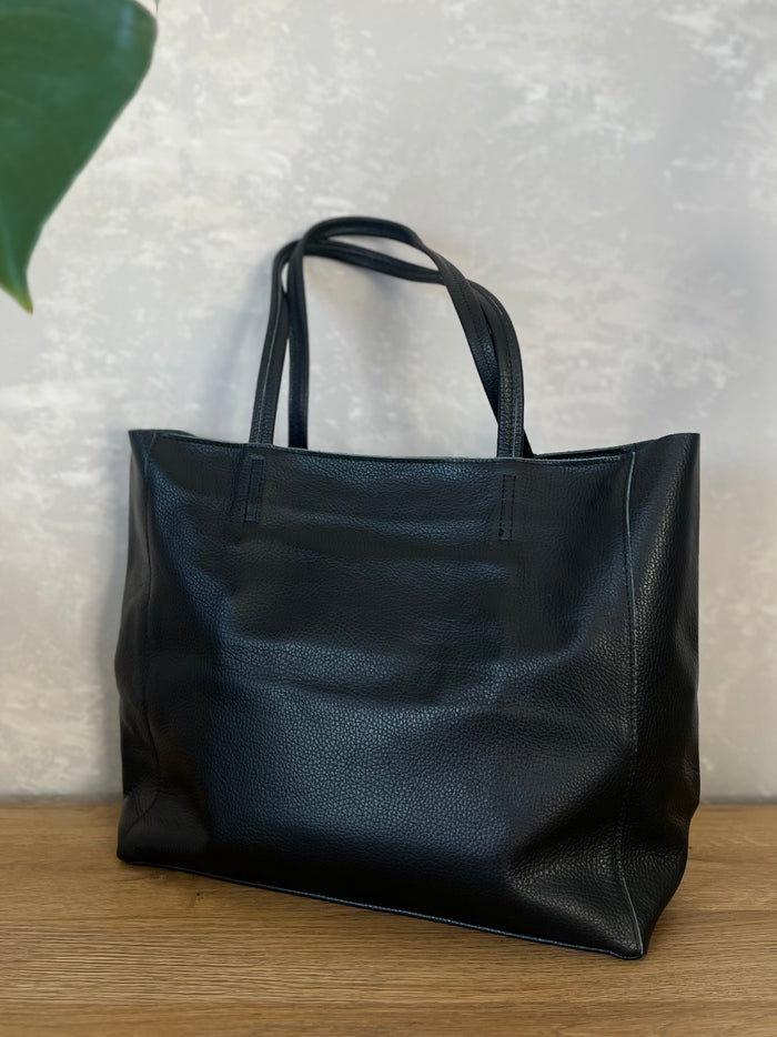 Gaia -nahkalaukku, musta