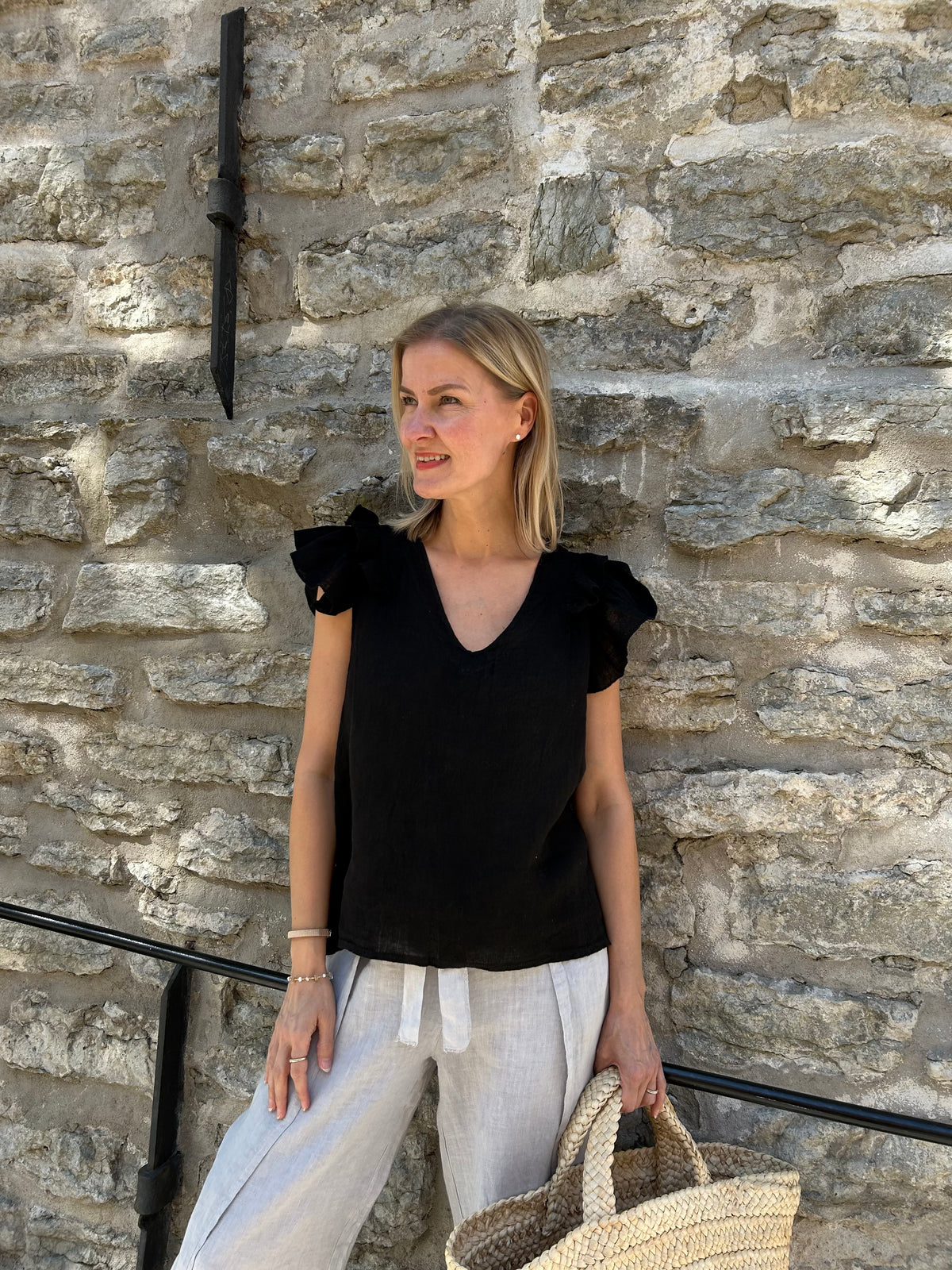 Cassandra -pellavaröyhelötoppi, musta