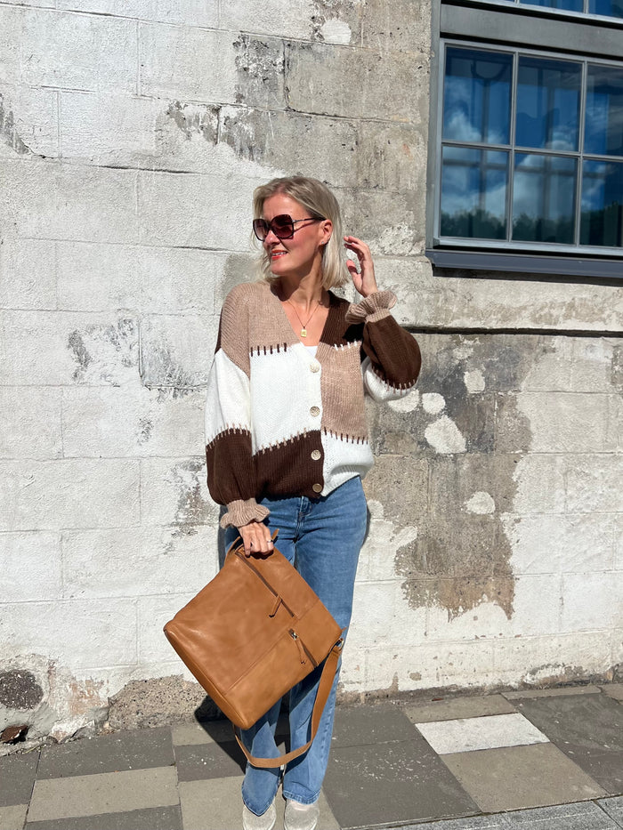 Bella -neuletakki, tummanruskea