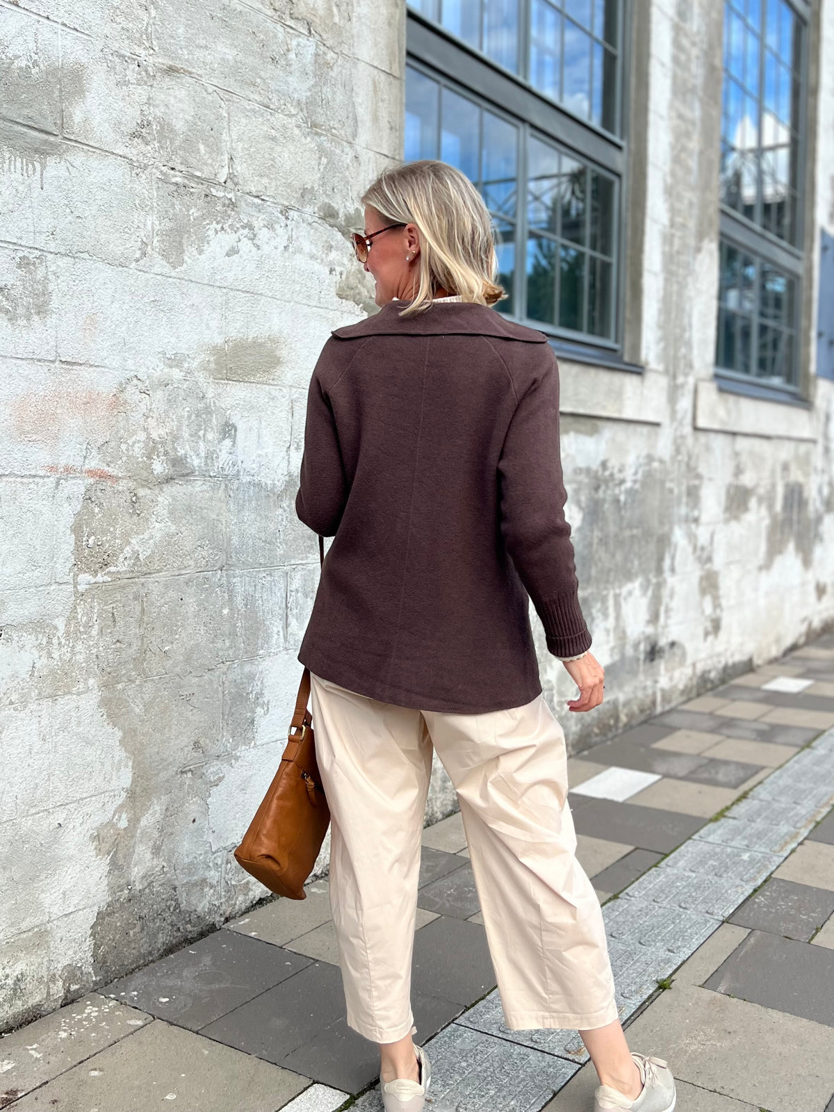 Angelina -neulejakku, ruskea