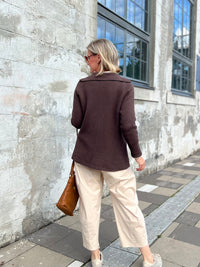 Angelina -neulejakku, ruskea