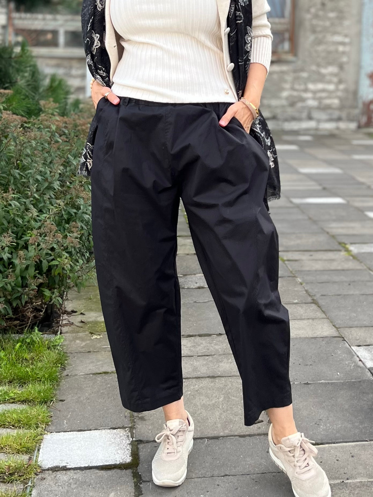 Gabriella- housut, musta