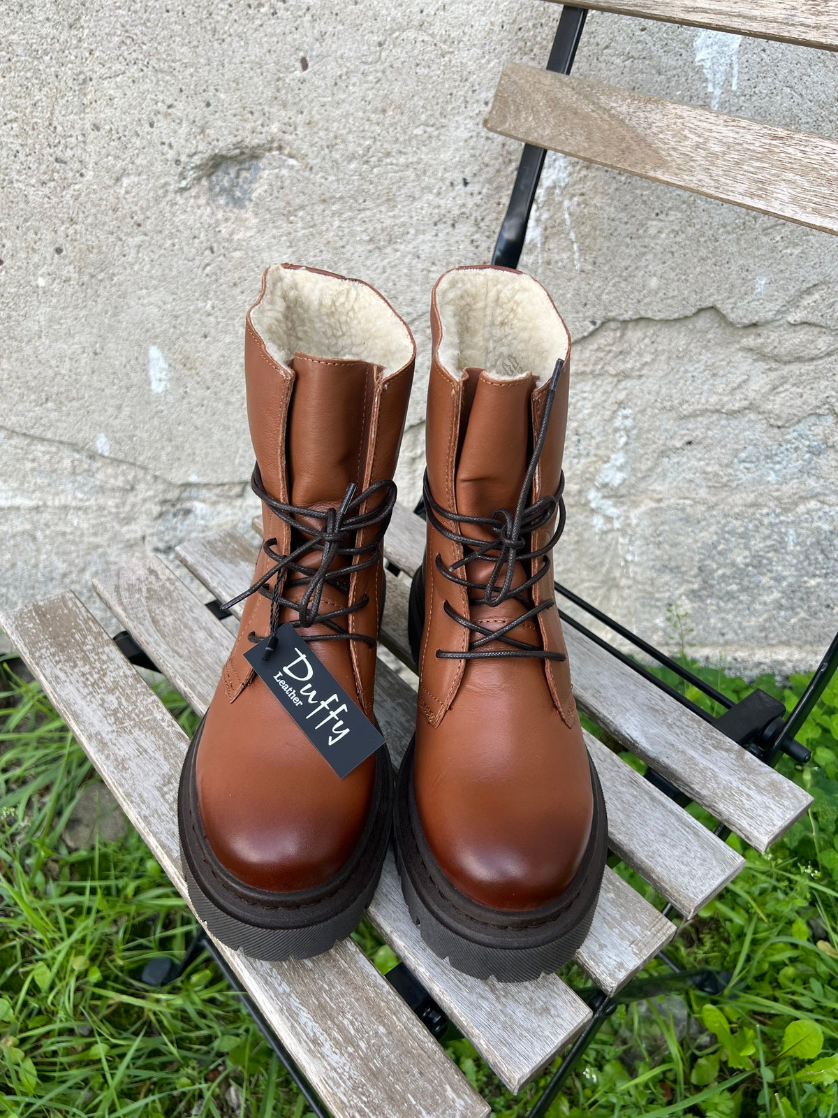 Duffy leather ankle boots with laces, Cognac