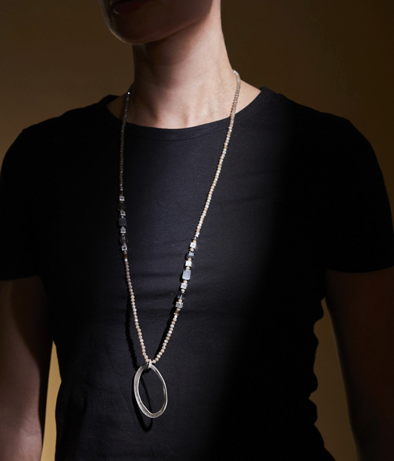 Julia -kaulakoru, hopea