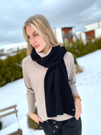 Linsey merino wool scarf, black