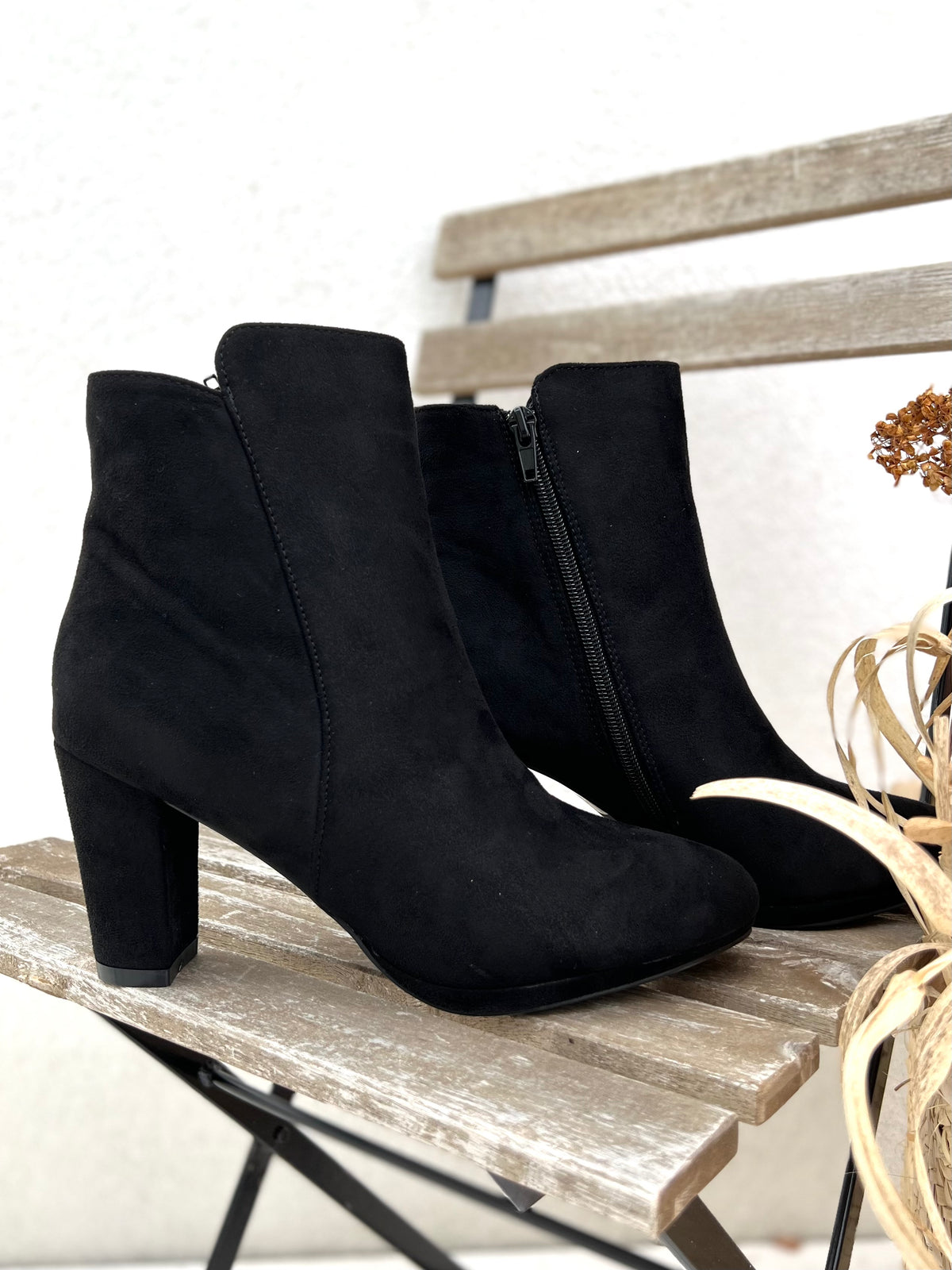 Duffy -korolliset nilkkurit, musta