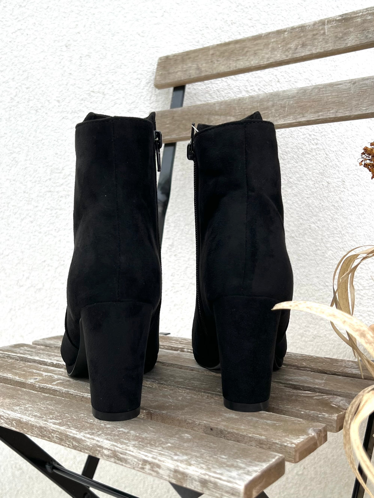 Duffy -korolliset nilkkurit, musta