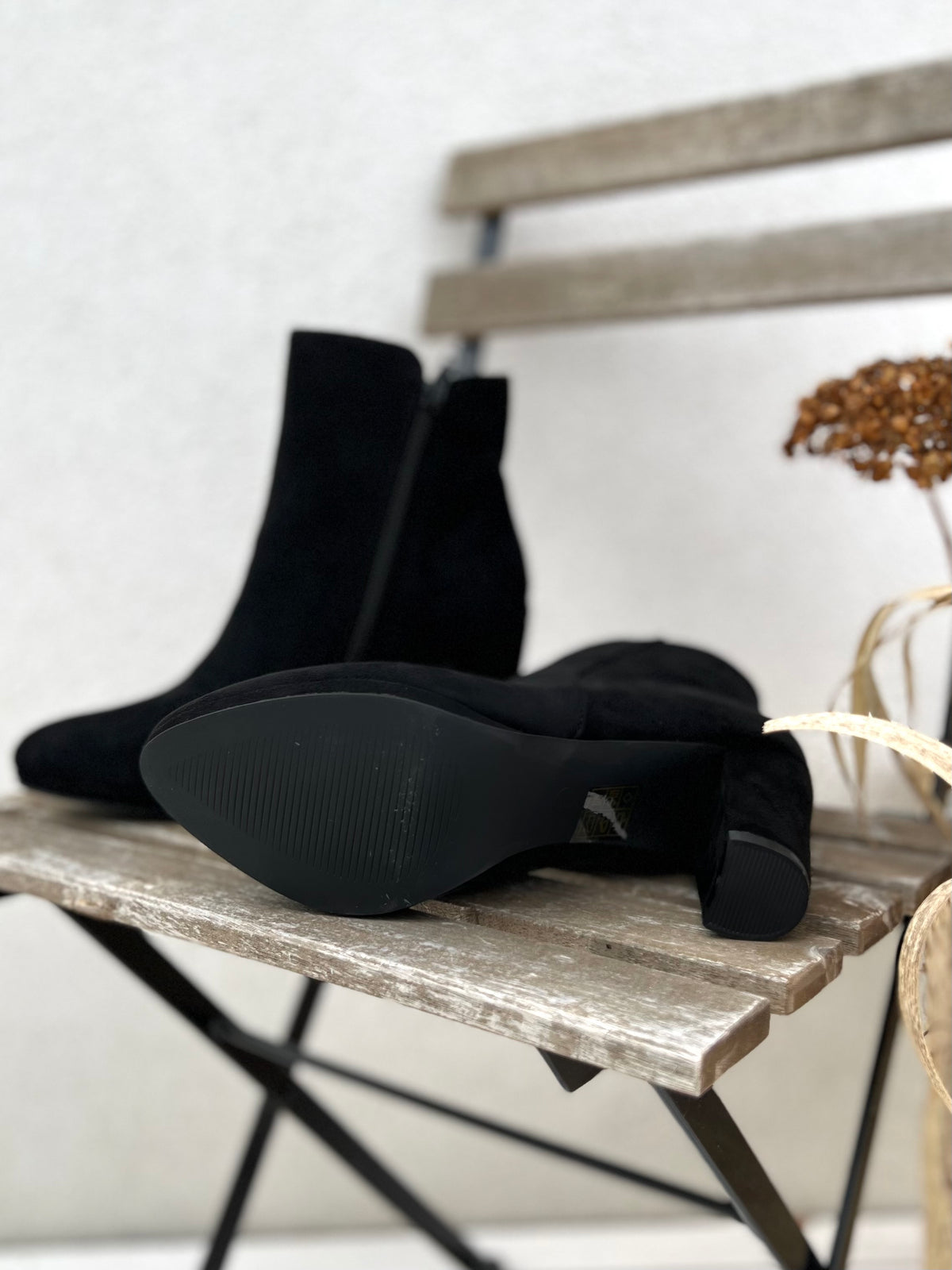 Duffy -korolliset nilkkurit, musta