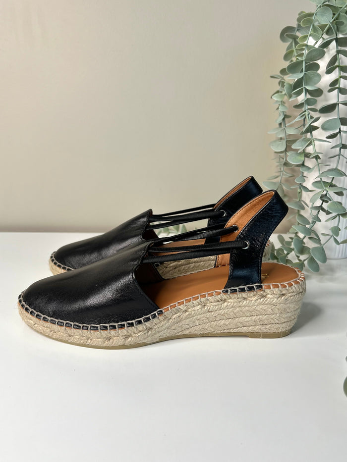 Wedge sandals, black