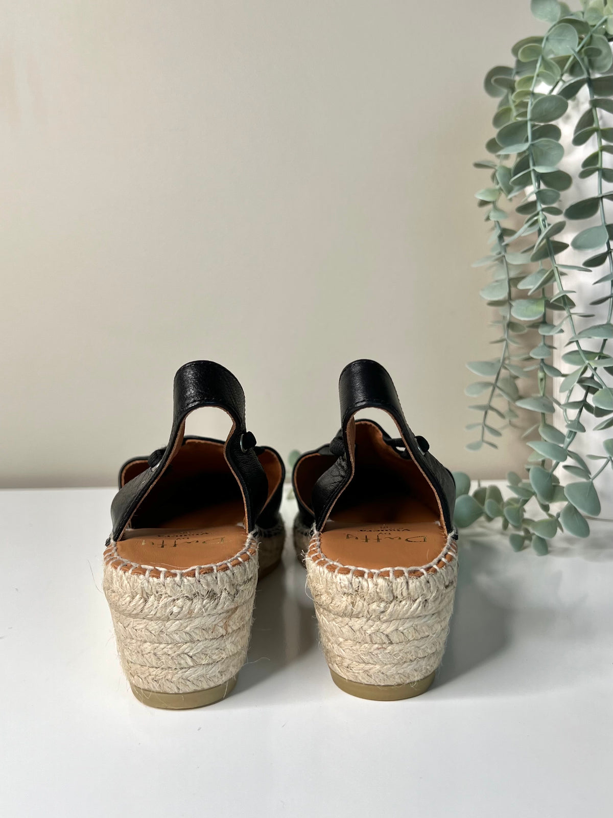 Wedge sandals, black