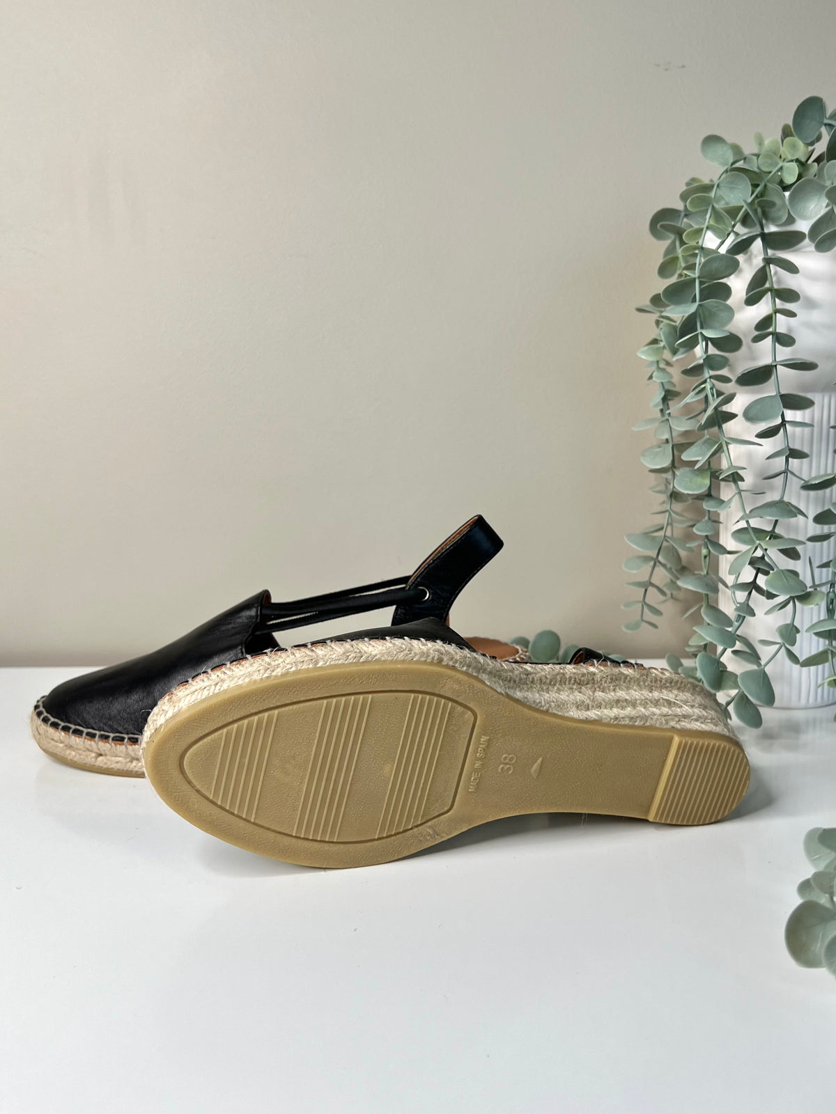 Wedge sandals, black