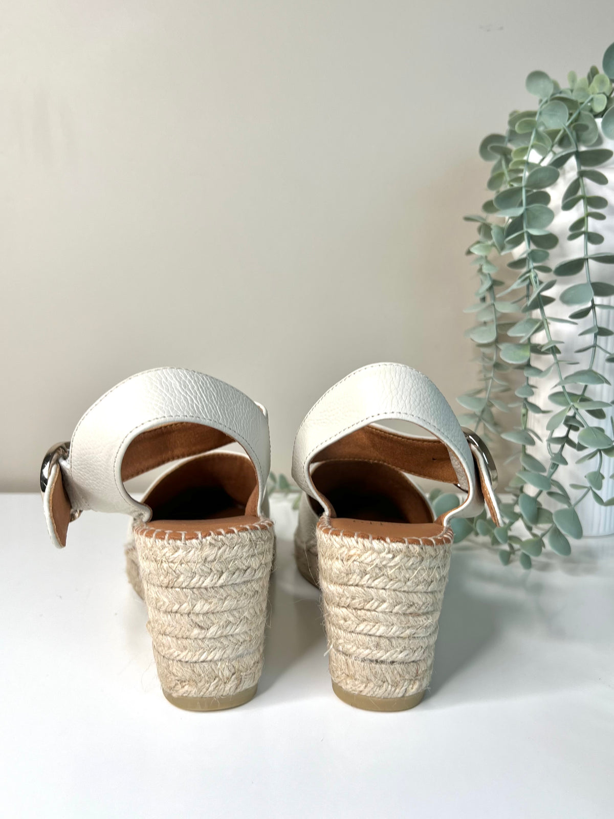 Kiilasandaalit, off white